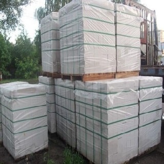 Купить белый кирпич пакетырованый
